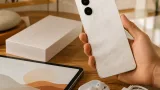 Redmi K100 si presenta in Snow Rock White: texture ispirata alla carta Xuan e presentazione il 27 ottobre
